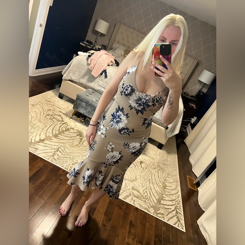 Midi dress with floral pattern